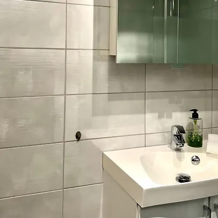 Apartment Sentralt I Med Parkering, Egen Inngang Tromso