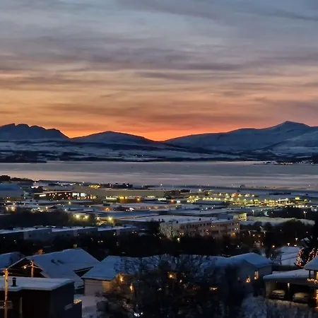 Sentralt I Med Parkering, Egen Inngang * Tromso