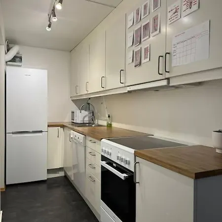 Sentralt I Med Parkering, Egen Inngang Apartment *
